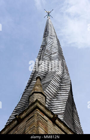 Chesterfield's crooked spire sur célèbre St Mary's Parish Church Banque D'Images