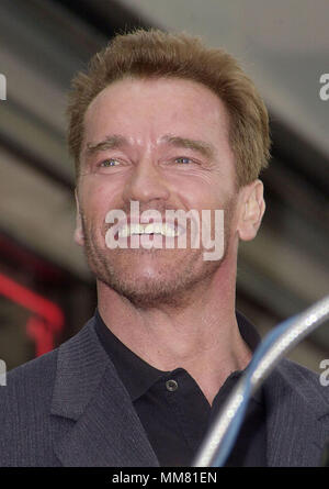 Stan Winston, spécial ( compenser Terminator, Alien, Jurassic Park & Edward aux mains ) reçu une étoile sur Hollywood Boulevard à Los Angeles 02/23/2001 jpgSchwarzeneggerArnold SchwarzeneggerArnold16.16 Red Carpet Event, Vertical, USA, Cinéma, Célébrités, photographie, Bestof, Arts, Culture et divertissement, Célébrités Topix fashion / Vertical, Best of, événement dans la vie d'Hollywood, Californie - Tapis rouge et en backstage, USA, Cinéma, Célébrités, cinéma, télévision, Célébrités célébrités musique, photographie, Arts et culture, Bestof, divertissement, Topix headshot, vertical, Banque D'Images
