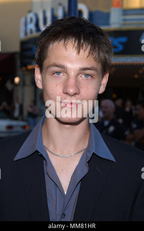 Gregory Smith en arrivant à la première d'American Outlaws au Mann Village Theatre de Los Angeles le 14 août 2001 © jpgSmithGregory TsuniSmithGregory01.01 Red Carpet Event, Vertical, USA, Cinéma, Célébrités, photographie, Bestof, Arts, Culture et divertissement, Célébrités Topix fashion / Vertical, Best of, événement dans la vie d'Hollywood, Californie - Tapis rouge et en backstage, USA, Cinéma, Célébrités, cinéma, télévision, Célébrités célébrités musique, photographie, Arts et culture, Bestof, divertissement, Topix headshot, vertical, une personne, à partir de l'an 2001, à l'enquête Banque D'Images