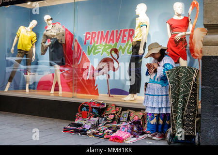 Mexico, Cuauhtemoc, mexicain, hispanique, Centro historico, centre historique, fenêtre du magasin, mannequin, trottoir, vendeurs vendre, stall stal Banque D'Images