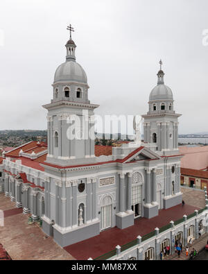 Basilique Santa Iglesia Catedral Metropolitana de Santiago de Cuba, portrait, vue depuis la Place devant l'église Banque D'Images