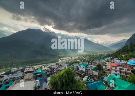 Beau panorama du village de Vashisht et Kullu valley, de l'Inde. Banque D'Images