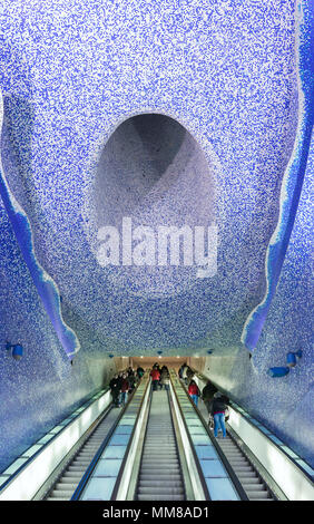 Naples, Italie - 4 décembre 2017 : la station de métro Toledo l'intérieur. Banque D'Images