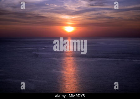 Coucher de soleil sur la mer, Cap Promthep, Phuket, Thailand Banque D'Images