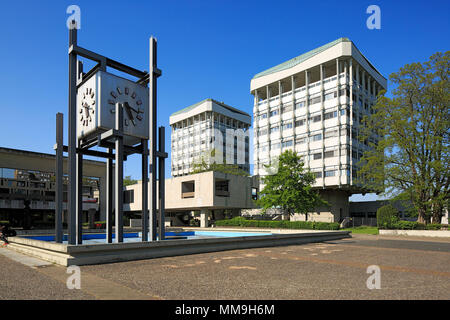 D-Marnes, Ruhr, en Westphalie, Rhénanie-Palatinat, NRW, l'hôtel de ville avec tour de l'horloge à l'Creiler Platz, bâtiment séculaire, deux tours de bureaux, tours jumelles Banque D'Images