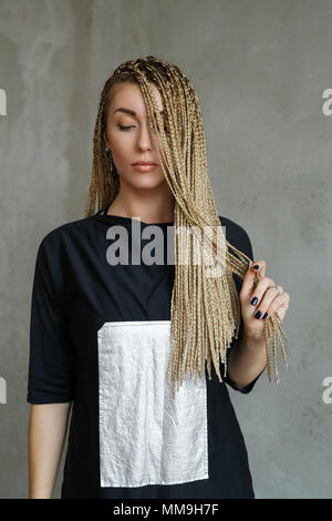 Femme avec des dreadlocks Banque D'Images