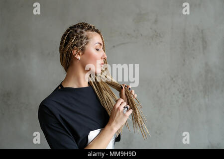 Femme avec des dreadlocks Banque D'Images