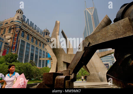 Chine.Shanghai : la sculpture à la Place du Peuple. Banque D'Images