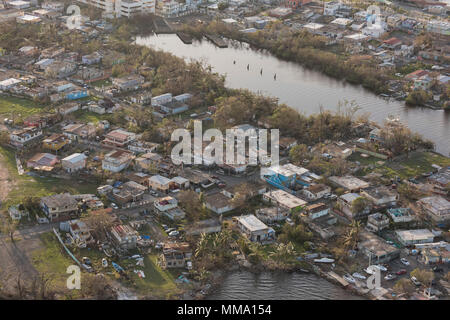 L'ouragan Maria était un ouragan atlantique de catégorie 5 qui a touché terre à Porto Rico le 20 septembre 2017. L'image d'archives enregistre les dommages causés par la tempête aérienne à travers l'île le 25 septembre 2017, et documente le soutien de la Garde nationale aux opérations de secours d'urgence en coordination avec les partenaires étatiques et fédéraux. Banque D'Images