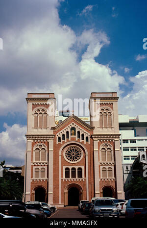 L'architecture romane de la cathédrale de l'assomption catholique romaine dans Bang Rak à Bangkok en Thaïlande en Asie du Sud-Est Extrême-Orient. Billet d Banque D'Images