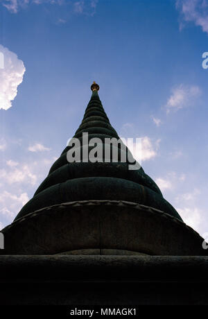 Crépuscule au temple bouddhiste de l'aube - Wat Arun Temple à Bangkok Yai Thonburi à Bangkok en Thaïlande en Asie du Sud-Est Extrême-Orient. Voyage au coucher du soleil Banque D'Images