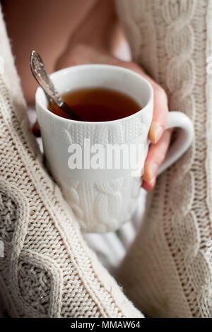Tasse de thé et des chaussettes