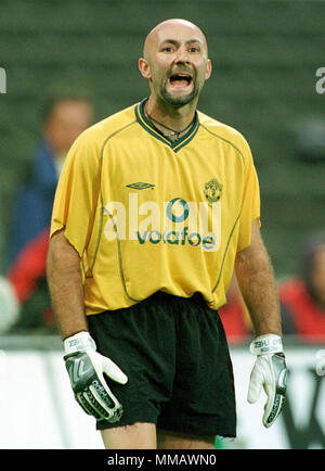 Football: Olympia Stadion Munich Allemagne 5.8.2000 , International friendly Match FC Bayern München (Munchen, Muenchen) vs Manchester United.3:1 --- Fabien BARTHEZ, Manu Banque D'Images