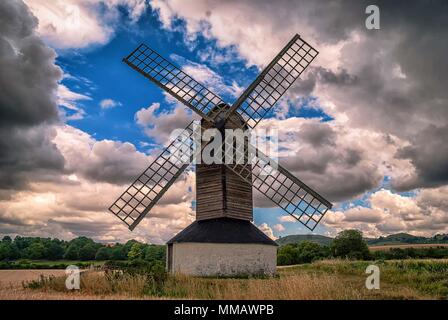 Pitstone Windmill dans le Buckinghamshire est pensé pour être le plus ancien moulin au Royaume-Uni datant de 1627 Banque D'Images