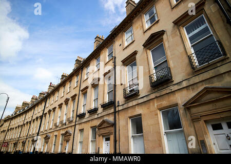 La rue maisons géorgiennes de Paragon sur l'A4 ancienne voie romaine baignoire England UK Banque D'Images