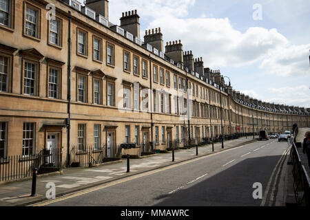 La rue maisons géorgiennes de Paragon sur l'A4 ancienne voie romaine baignoire England UK Banque D'Images