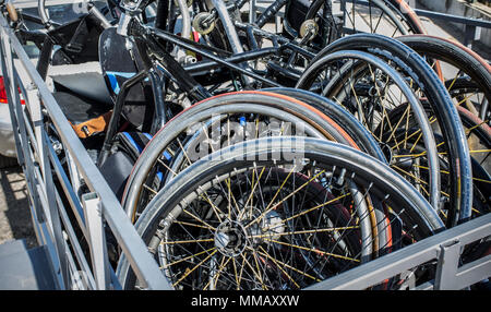 Remorque pour voiture pleine de basket en fauteuil roulant. Libre Banque D'Images