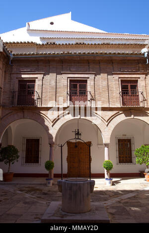 Antequera, Espagne - Juillet 14th, 2017 : Najera Palace cour intérieure. Bien centrale Banque D'Images