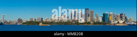 Vue panoramique sur le port de Sydney et la ville de Sydney, NSW, Australie, vu de Cremorne Point. Banque D'Images