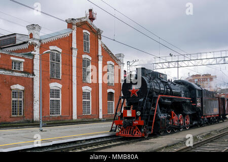 Perm, Russie - Mai 09, 2018 : classe soviétique restauré L locomotive à vapeur, participant à la reconstruction historique de la "victoire". Banque D'Images