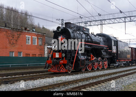 Perm, Russie - Mai 09, 2018 : classe soviétique restauré L locomotive à vapeur, participant à la reconstruction historique de la "victoire". Banque D'Images