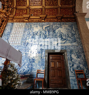 Dalles plafond représentant le Marian thèmes décoré la chapelle principale de l'église de la miséricorde, dans la région de Belmonte, au Portugal. Ici les thèmes sont l'Annonciation et visita Banque D'Images