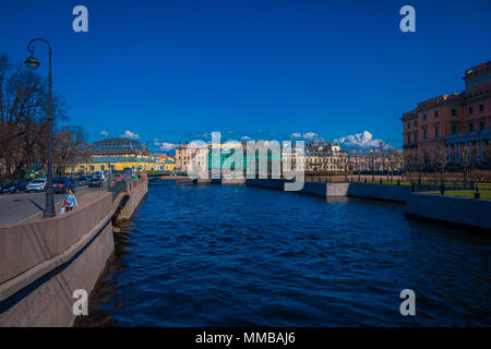 ST. PETERSBURG, Russie, 01 mai 2018 : vue extérieure du canal à l'arrière de la place du marché au cours d'une journée ensoleillée et beau ciel bleu à Saint Petersbourg Banque D'Images