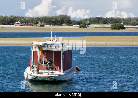 Péniche amarré sur le Broadwater à Southport, Queensland Banque D'Images