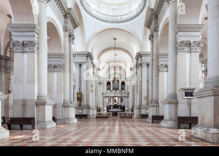 L'intérieur de San Giorgio Maggiore, Isola di San Giorgio Maggiore, à Venise, Vénétie, Italie conçus par Palladio Banque D'Images