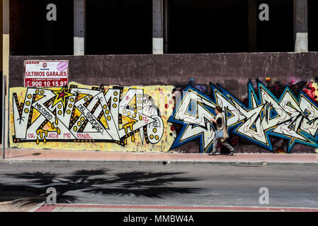 Graffiti sur un mur à Guardamar del Segura, Espagne. Costa Blanca Banque D'Images