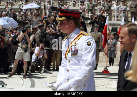 Le prince Harry dans le cimetière de guerre du Commonwealth au cours de sa visite à Cassino en Italie le 18/05/2014 Banque D'Images