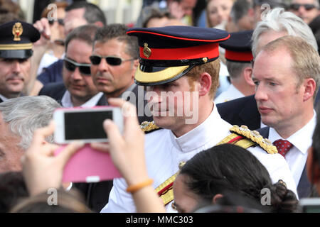 Le prince Harry dans le cimetière de guerre du Commonwealth au cours de sa visite à Cassino en Italie le 18/05/2014 Banque D'Images