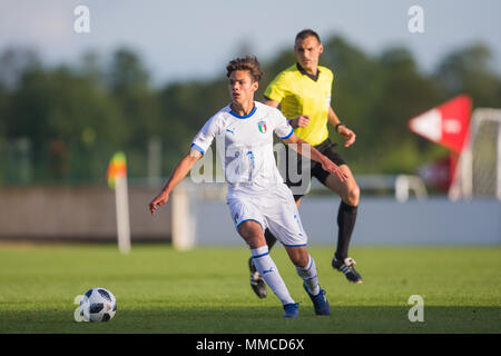 Burton upon Trent, Royaume-Uni. 10 mai 2018. Samuele Ricci (Italie) en action au cours de la saison 2018 du Championnat des moins de 17 ans un match de groupe entre Israël et l'Italie au St George's Park, le 10 mai 2018 à Burton upon Trent, en Angleterre. Credit : PHC Images/Alamy Live News Credit : PHC Images/Alamy Live News Banque D'Images