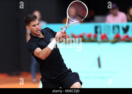 Madrid, Espagne. 10 mai, 2018. Dominic Thiem d'Autriche joue contre coup droit de Borna Coric Croatie dans leur troisième match pendant six jours de la Mutua Madrid Open Tennis Tournament à la Caja Magica. Credit : Manu Haiti/SOPA Images/ZUMA/Alamy Fil Live News Banque D'Images