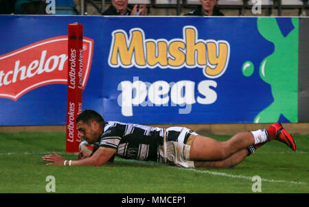 Wakefield, Yorkshire, UK. 10 mai 2018, L.D. Stade de la nutrition, de l'Angleterre ; Ladbrokes Challenge Cup round 6, Rugby League, Featherstone Rovers v Hull FC ; Bureta Faraimo de Hull FC une notation de crédit essayer : Nouvelles Images /Alamy Live News Banque D'Images