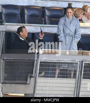 Bronx, NY, USA. 10 mai, 2018. Alex Rodriguez, Jennifer Lopez, assister les Yankees Boston sur jeu Mai 10, 2018 dans le Bronx, New York. Crédit : John Palmer/media/Alamy Punch Live News Banque D'Images