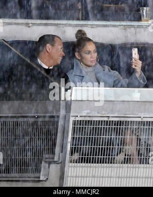 Bronx, NY, USA. 10 mai, 2018. Alex Rodriguez, Jennifer Lopez, assister les Yankees Boston sur jeu Mai 10, 2018 dans le Bronx, New York. Crédit : John Palmer/media/Alamy Punch Live News Banque D'Images