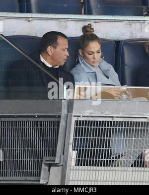 Bronx, NY, USA. 10 mai, 2018. Alex Rodriguez, Jennifer Lopez, assister les Yankees Boston sur jeu Mai 10, 2018 dans le Bronx, New York. Crédit : John Palmer/media/Alamy Punch Live News Banque D'Images