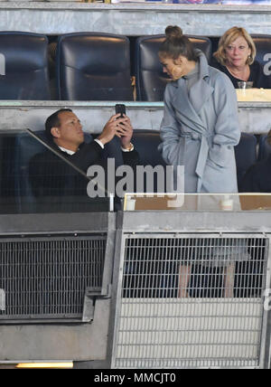 Bronx, NY, USA. 10 mai, 2018. Alex Rodriguez, Jennifer Lopez, assister les Yankees Boston sur jeu Mai 10, 2018 dans le Bronx, New York. Crédit : John Palmer/media/Alamy Punch Live News Banque D'Images