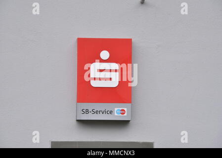 10 mai 2018, l'Allemagne, Cologne : un guichet automatique de la banque Sparkasse est prêt pour les clients. - Pas de service de fil - Photo : Horst Galuschka/dpa/Horst Galuschka dpa Banque D'Images