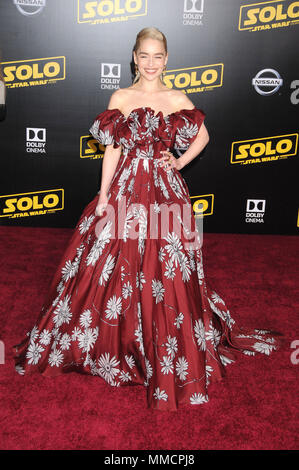 Los Angeles, Californie, USA. 10 mai, 2018. 10 mai 2018 - Los Angeles, California USA - Actrice EMILIA Clarke à la ''solo'' Star Wars Première mondiale tenue au El Capitan Theatre, Hollywood, Los Angeles. Crédit : Paul Fenton/ZUMA/Alamy Fil Live News Banque D'Images