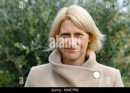 Festival du Printemps de Malvern RHS - Vendredi 11 mai 2018 - Ruth Gwynn co-concepteur du jardin Le jardin du parfumeur show qui a remporté le prix du meilleur Show Garden - Le jardin a été co-conçu avec Alan Williams - Photo Steven Mai / Alamy Live News Banque D'Images