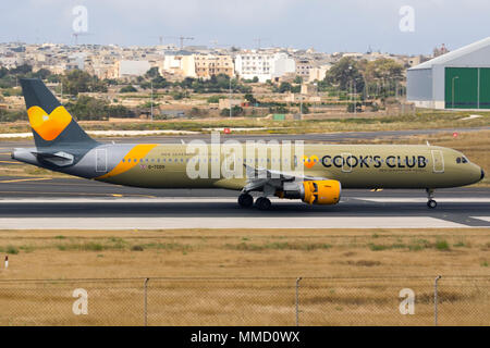 Thomas Cook Airlines Airbus A321-211 [REG : G-TCDV] dans e nouvelle livrée spéciale promotion 'Cook's Club' nouvelle génération d'hôtels. Banque D'Images