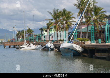 Voiliers s'asseoir sur le port de plaisance La Guancha après avoir été endommagé lors de l'Ouragan Maria à Ponce, Porto Rico, le 14 octobre 2017. Les équipes de la maria FSE-10 PR Unified Command sont l'évaluation des dégâts après la tempête et prendre des mesures pour prévenir l'impact sur l'environnement. Le commandement unifié est composé du Ministère des Ressources naturelles et environnementales, la Garde côtière et d'autres, de l'état et les organismes locaux. 10 Le FSE est le cadre par lequel l'aide fédérale est coordonnée avec des organismes d'état en réponse aux déversements d'effectifs ou potentiels ou les matières dangereuses de presse. U.S. Banque D'Images