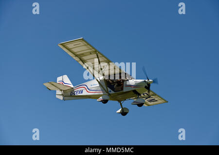 Sky Ranger avion ULM Swift G-CEXM décolle à l'Aérodrome de Popham dans Hampshire UK Banque D'Images