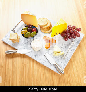 Plateau en marbre gris avec des fruits, du fromage et craquelins Banque D'Images