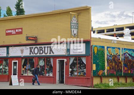 Anchorage, Alaska, USA : La Kobuk Coffee Co. est installé dans l'immeuble Kimball (1915), l'un des premiers bâtiments commerciaux à Anchorage. Banque D'Images