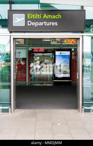 Dublin, Irlande - 8 mai 2018 : Le nouveau Terminal 2 de l'aéroport de Dublin en Irlande. L'entrée de l'aérogare. Banque D'Images