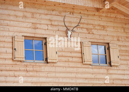 Mur en bois externe à partir d'une nouvelle maison dans la montagne italienne Sout Tirol Banque D'Images