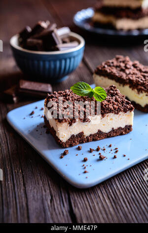 Le tourteau de cacao délicieux avec du fromage cottage dragées Banque D'Images